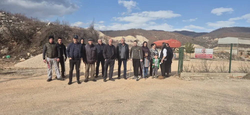 Mje&scaron;tani u zagradu blokirali ulaz u rudokop