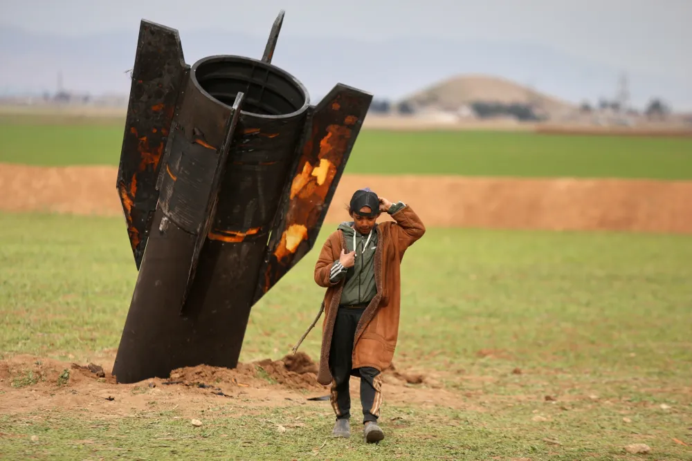 (FOTO) Iranska raketa zavr&scaron;ila na livadi u Siriji