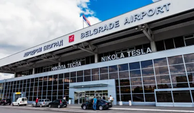 Jo&scaron; jedan avion iz Dubaija sletio u Beograd