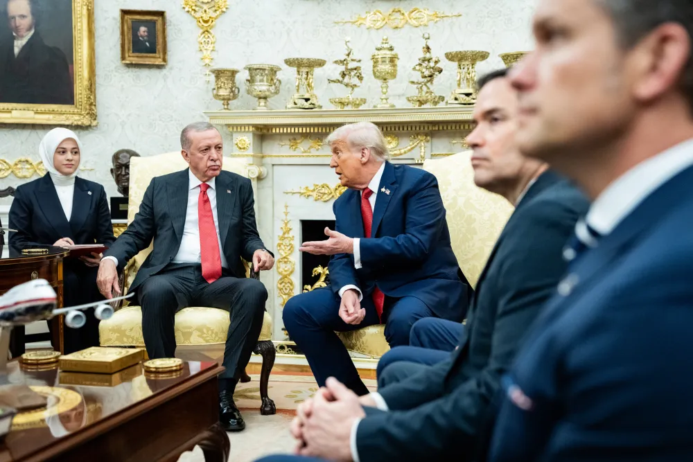 Predsjednik Tramp sa Redžepom Tajipom Erdoganom, predsjednikom Turske, u Ovalnom kabinetu 25. 9. 2025. 