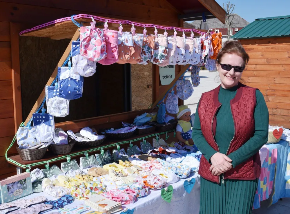 Osmomartovski bazar okupio 20 izlagača na nik&scaron;ićkom Trgu slobode
