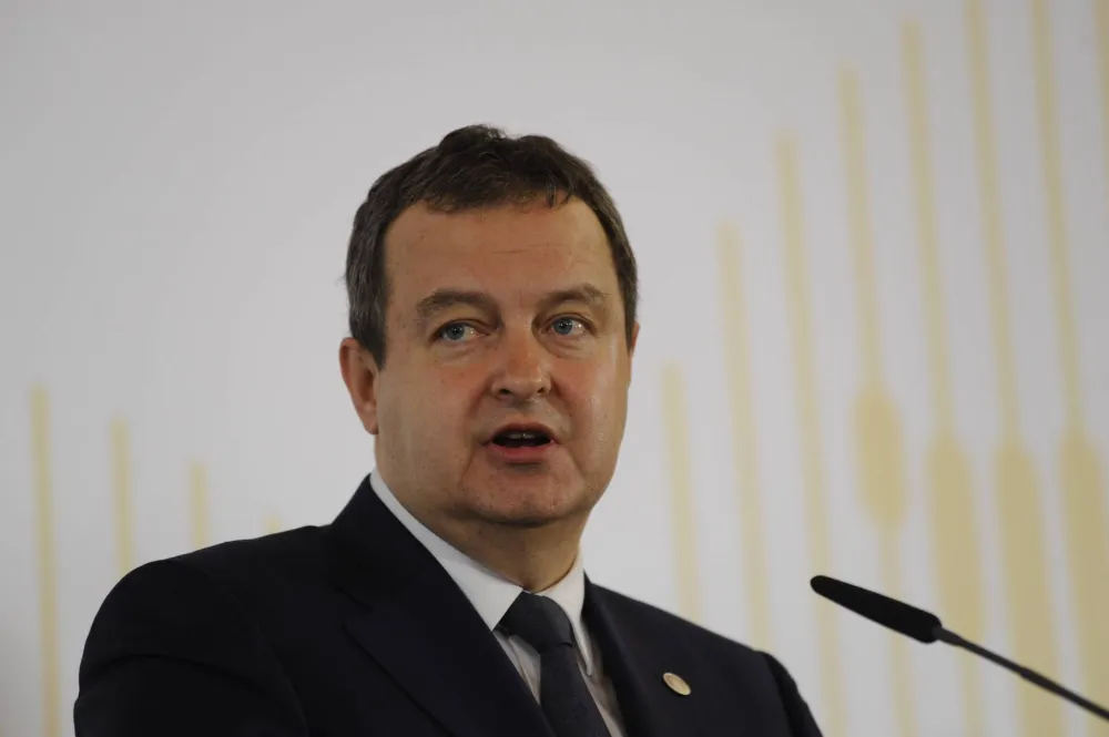 Vučić: Dačić izlazi iz bolnice, liječenje u inostranstvu ko&scaron;talo bi ga kao petogodi&scaron;nja plata