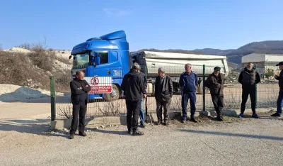 Mještani župskih sela blokirali odvoz materijala sa bivšeg rudokopa Zagrad