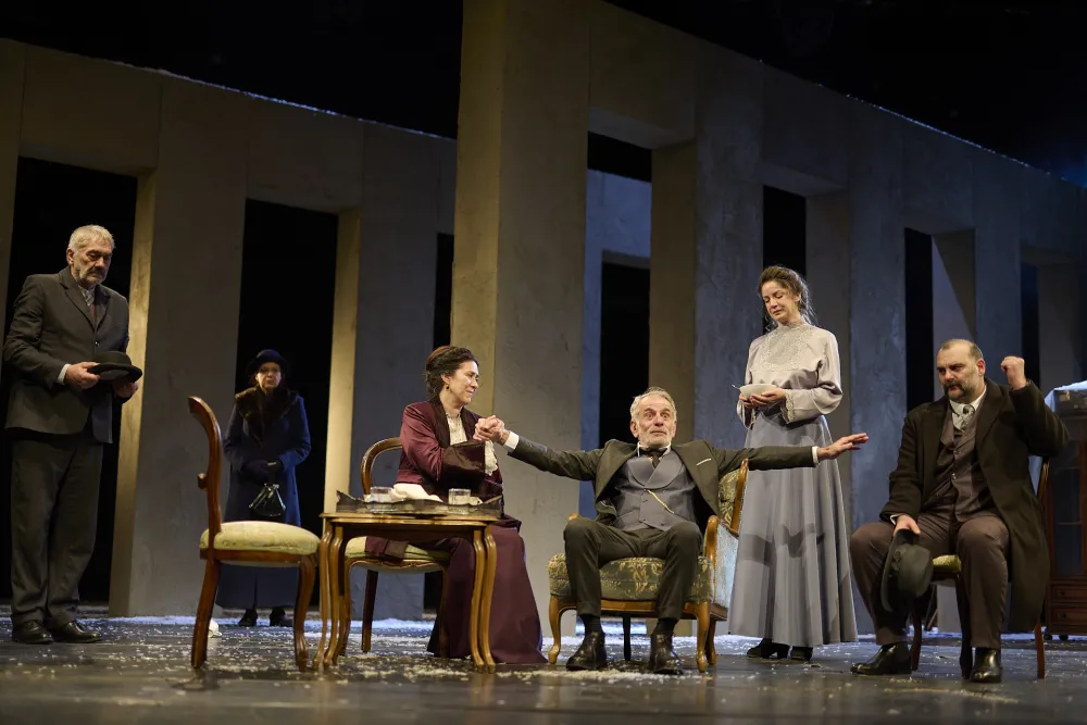 Scena iz predstave "Princeza Ksenija od Crne Gore"