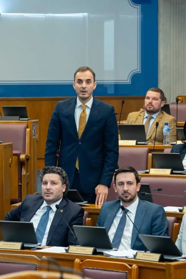 Milo&scaron; Konatar, URA