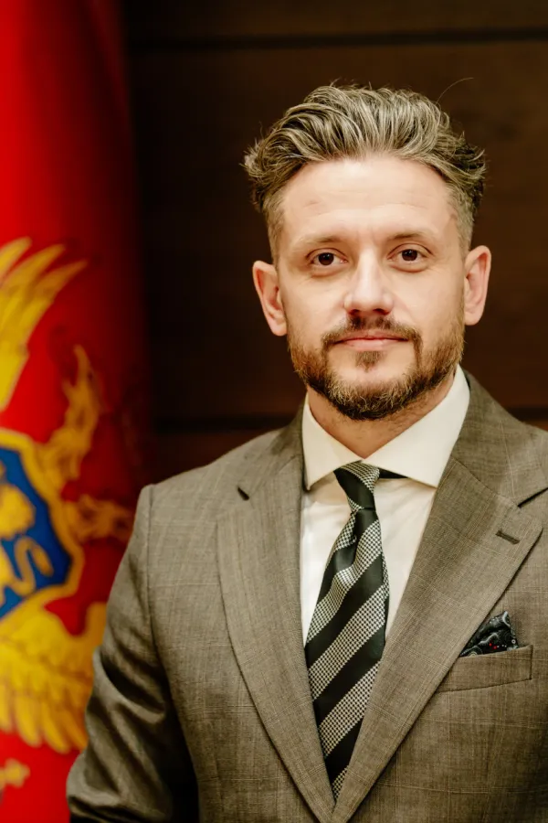 Radovanić: Dok zemlje regiona smanjuju cijene goriva na&scaron;a Vlada ćuti