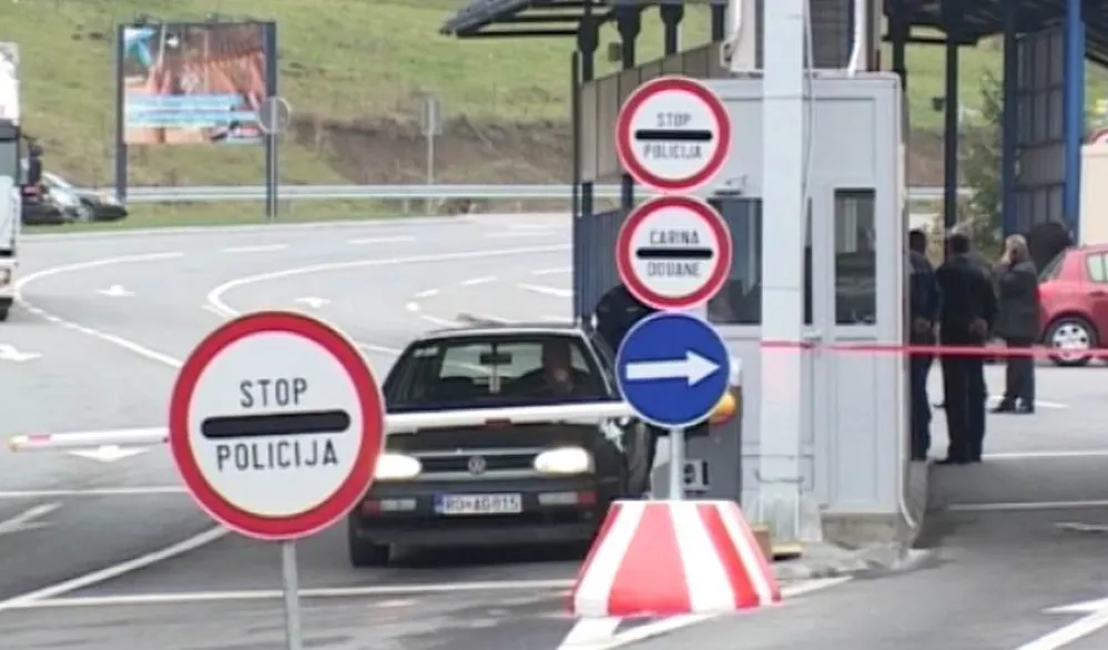 Državljanin Srbije uhap&scaron;en na Dračenovcu, poku&scaron;ao da sa 10 eura podmiti policajca