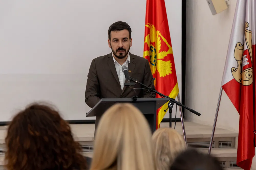Međunarodni festival čipke u Kotoru: Umjetnost u koju su utkane vje&scaron;tina, strpljenje i sjećanja