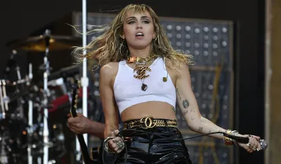 Majli Sajrus objavila novu pjesmu &ldquo;Younger You&rdquo; za potrebe &ldquo;Hannah Montana 20th Anniversary&rdquo; specijala