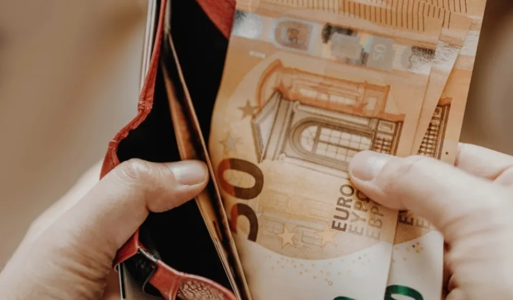 Prosječna plata u februaru iznosila 1.025 eura