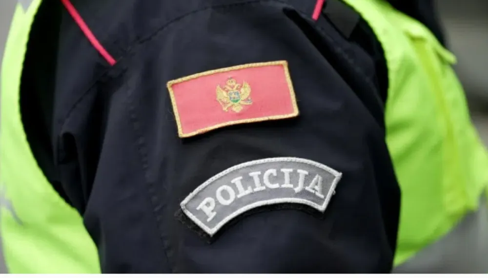 Za dan deset saobraćajnih nezgoda, dvije osobe povrijeđene teže, pet lak&scaron;e