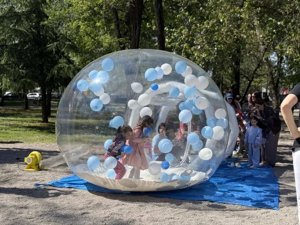 (VIDEO/FOTO) Počela manifestacija "Vaskrs u srcu Podgorice"