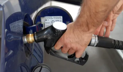 Gorivo će pojeftiniti pet do šest centi po litru