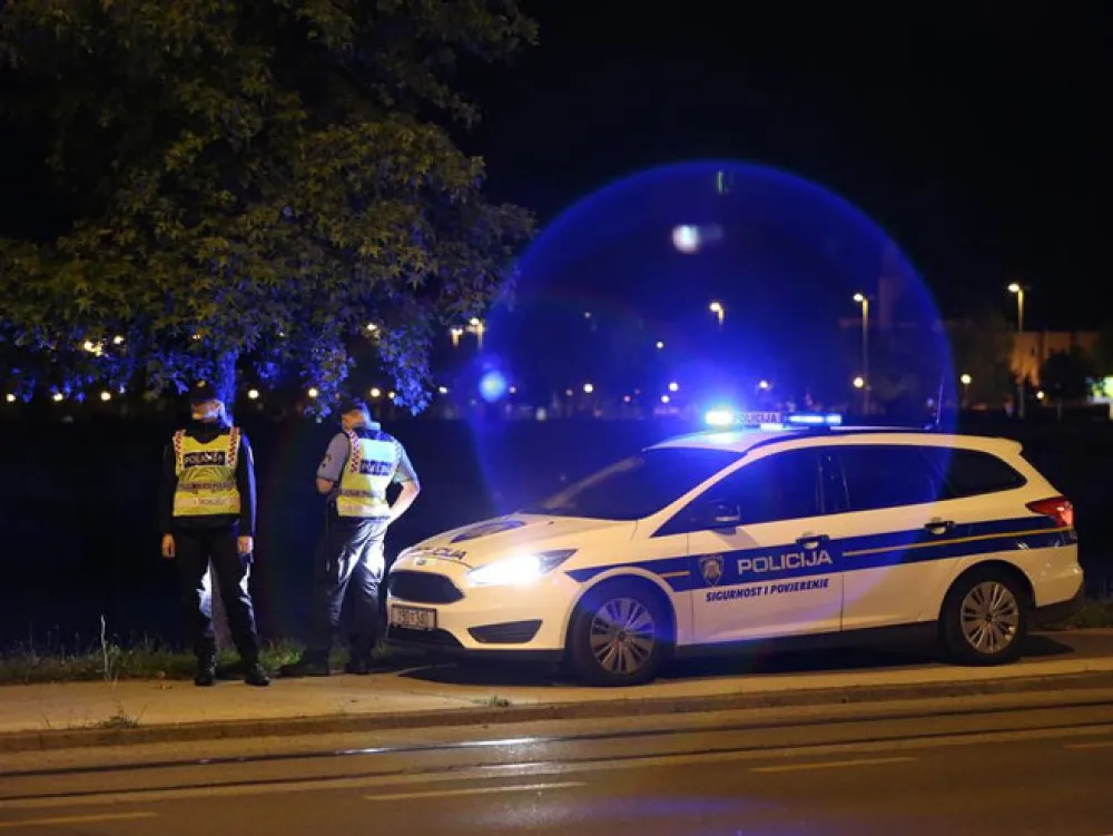 Stravična nesreća u Hrvatskoj: Kamion udario tri pje&scaron;aka, žena poginula