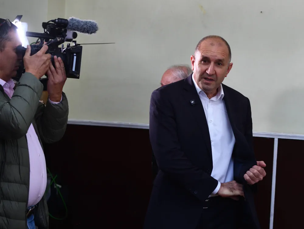 Bugarska - Izlazne ankete: Radev ubjedljivo vodi na izborima