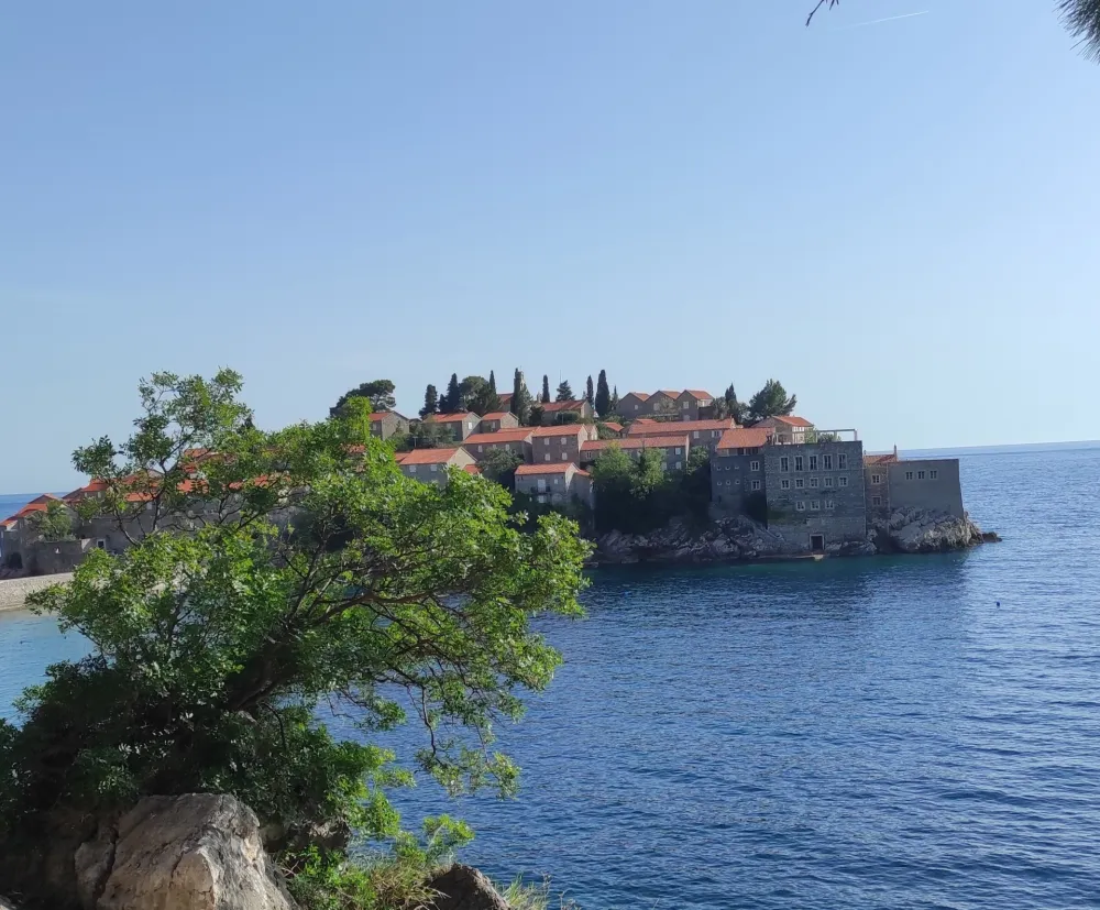 Kabinet Milatovića pisao ombudsmanu: Traži pravnu analizu povodom poravnanja u arbitražnom postupku "Sveti Stefan"