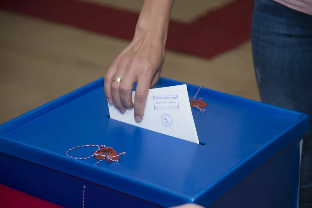 Istraživanje Spektrum Analitike: DPS bi glasalo 26,3 odsto građana, PES 20 odsto, NSD 15,1 odsto, DNP 7,5...