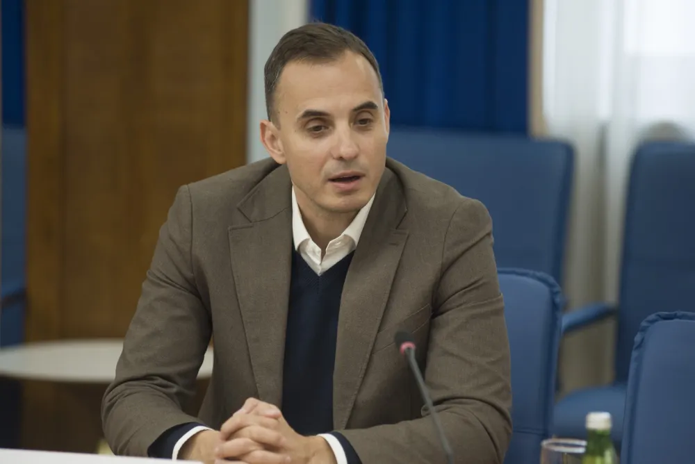 Konatar: Pozivam sve poslanike i ministre da zajedno pomognemo osobama i djeci sa autizmom
