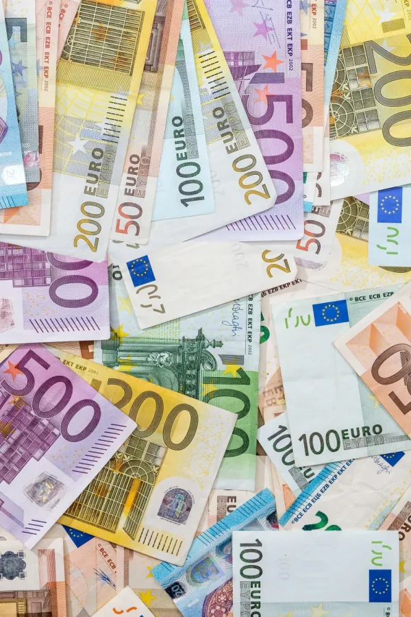 Skup&scaron;tina Crne Gore u aprilu varijabilama častila 31 poslanika