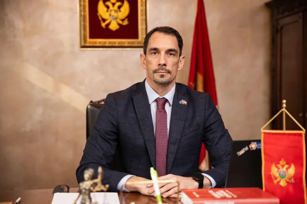 Pravda strada kad političari sude sudijama u tužiocima