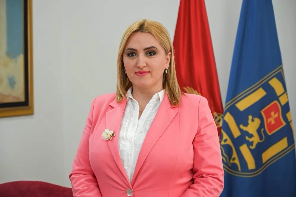 Nik&scaron;ićkim maturantima po 100 eura iz op&scaron;tinskog budžeta
