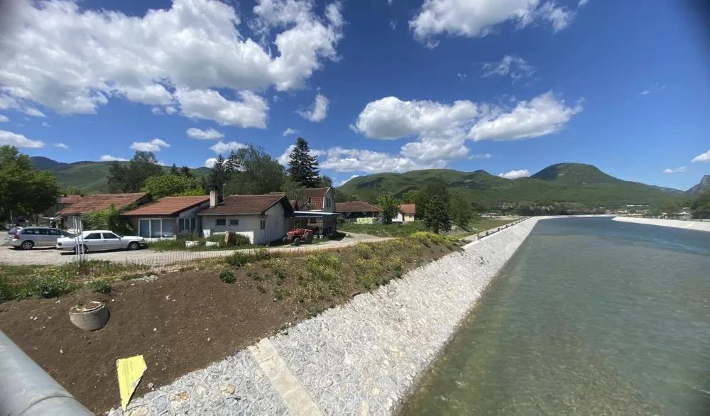 Cesta gasi radna mjesta u Beranama, odvaja grad od Lima i uni&scaron;tava park