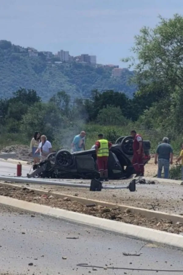 Udes u Lastvi Grbaljskoj, dvije osobe povrijeđene