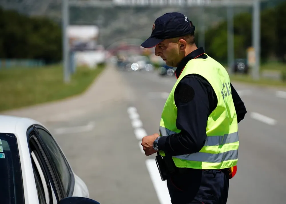 Za 24 sata 21 saobraćajna nezgoda, poginula jedna osoba