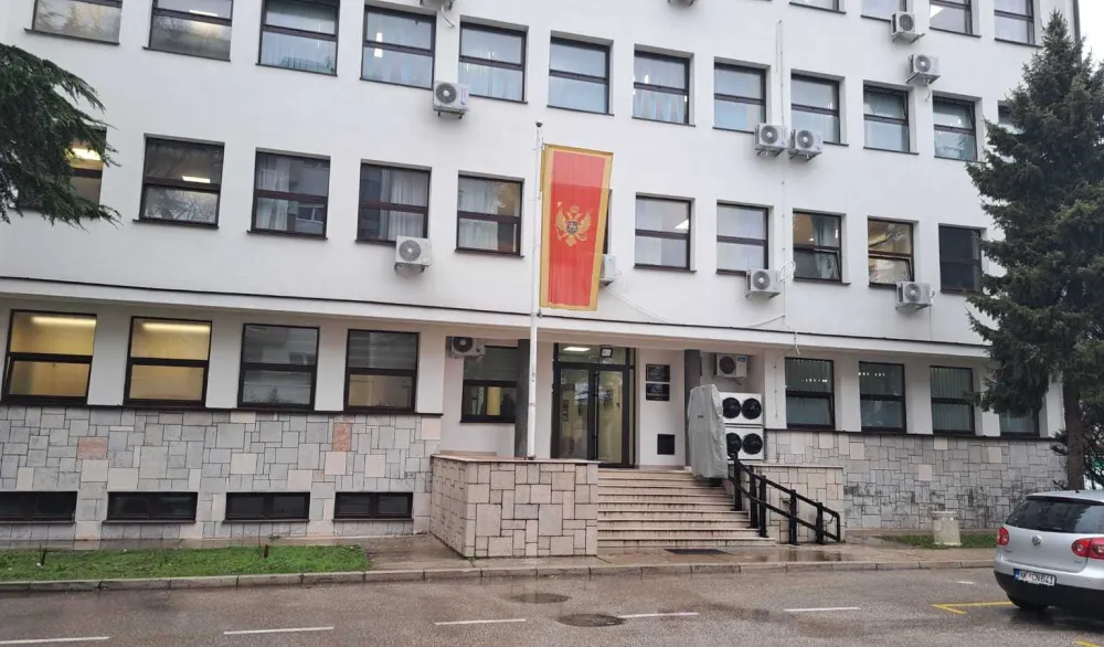 Zadržavanje državljanima Srbije&nbsp;zbog produženog krivičnog djela prevara
