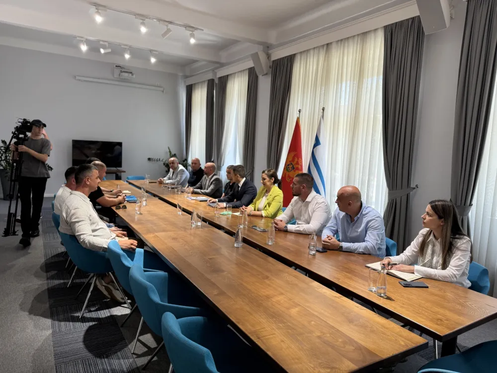 (VIDEO) Botunjani postigli dogovor sa Mujovićem: Počinje obnova puteva u Botunu