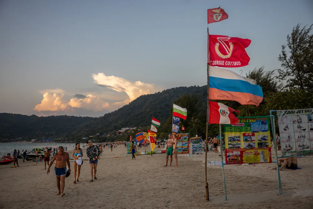 Ruska zastava na plaži u Puketi