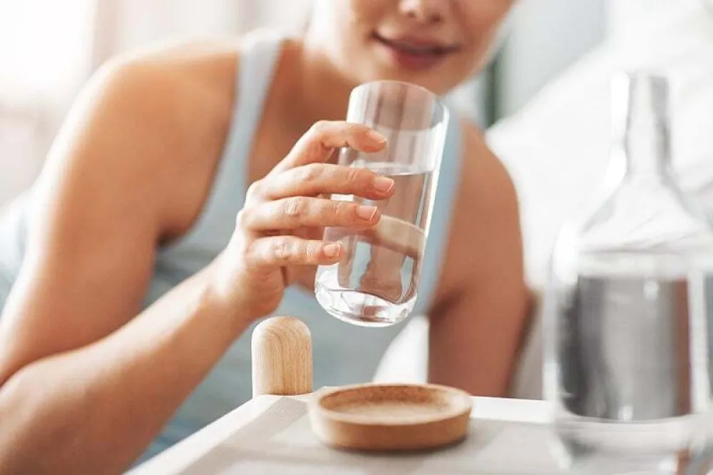 &Scaron;ta ispijanje ča&scaron;e vode ujutro može napraviti za va&scaron;u energiju i probavu