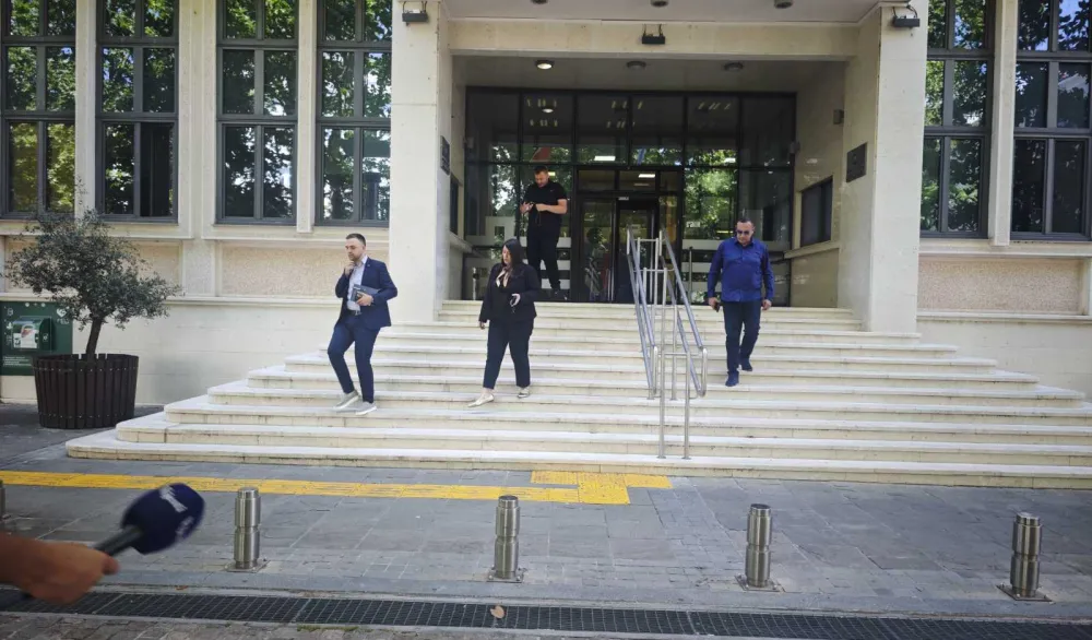 učesnici napu&scaron;taju sastanak