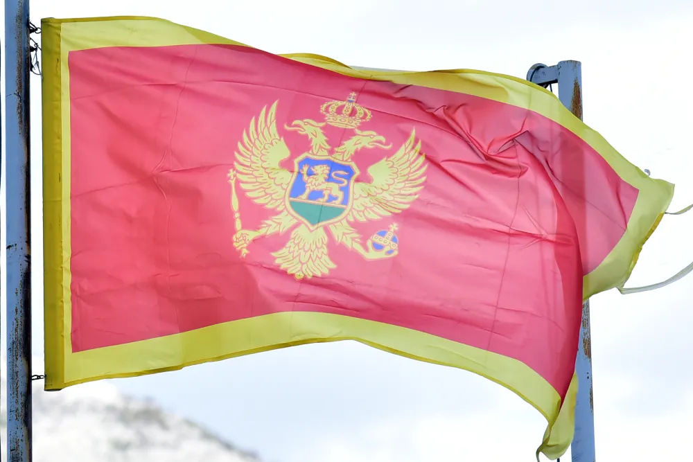 Uhap&scaron;en Doda Ivanaj zbog povrede ugleda&nbsp;Crne Gore, oborio državnu zastavu