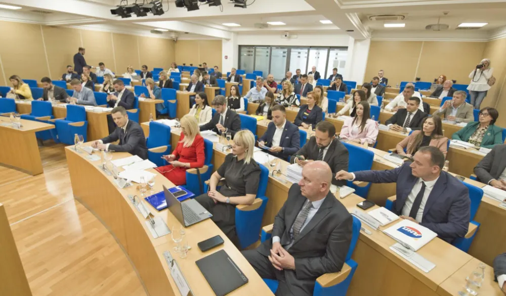 DNP: Jedini cilj PES-a uvođenje Podgorice u prinudnu upravu